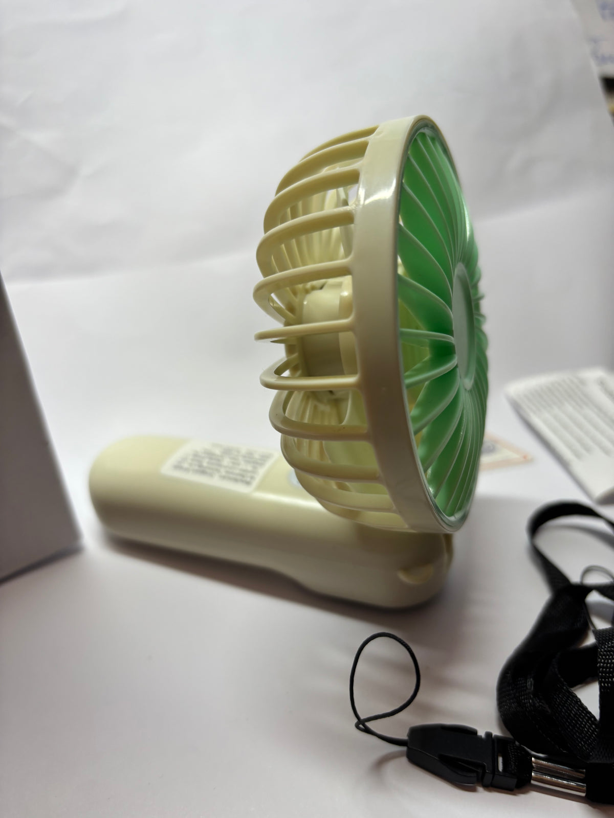 Ventilateur portable rechargeable USB-C STRHAGO Blanc