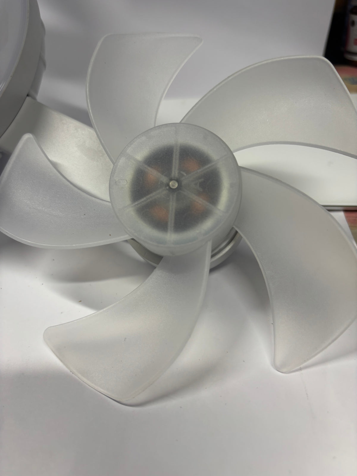 Ventilateur plafonnier LED E27 F3+ – 3 moteurs – 3 têtes orientables