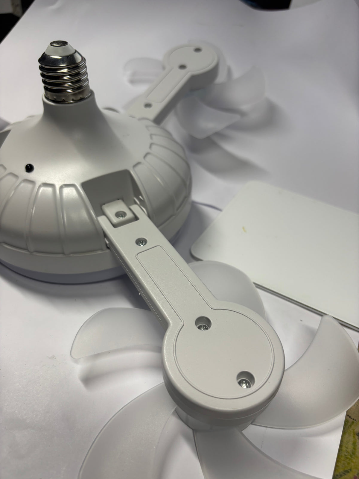 Ventilateur plafonnier LED E27 F3+ – 3 moteurs – 3 têtes orientables