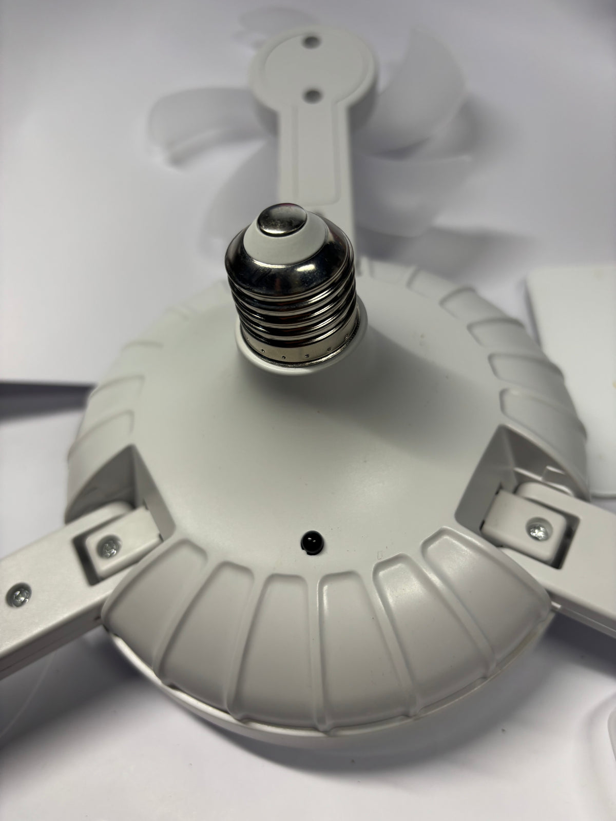 Ventilateur plafonnier LED E27 F3+ – 3 moteurs – 3 têtes orientables