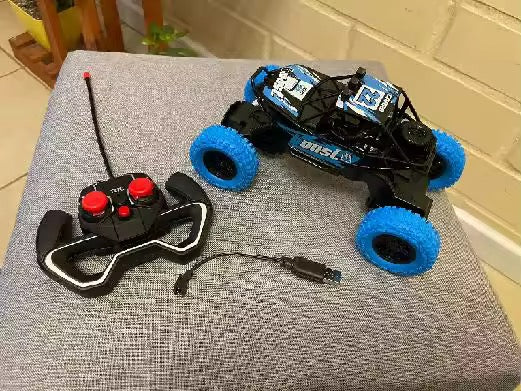 Voiture Radiocommandée Tout-Terrain Buggy RC - Recharge USB - 21 cm