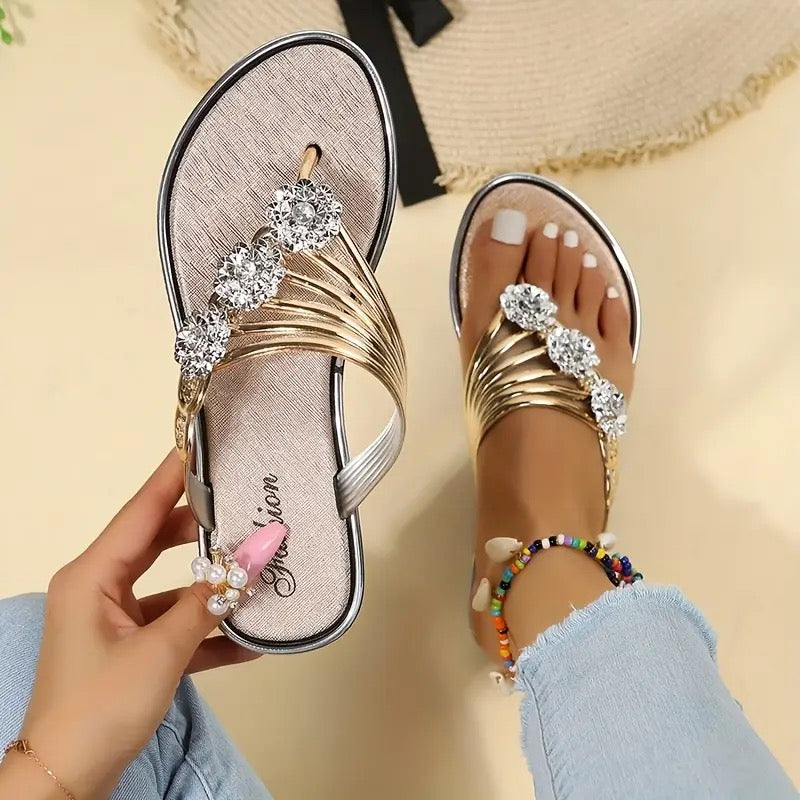 ✨ TONGS / SANDALES BIJOUX DORÉES – STYLE LUXE & ULTRA TENDANCE ✨