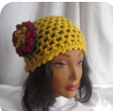 🌼 BONNET DE LAINE ARTISANAL JAUNE SAFRAN À FLEUR DÉCORATIVE 🌼