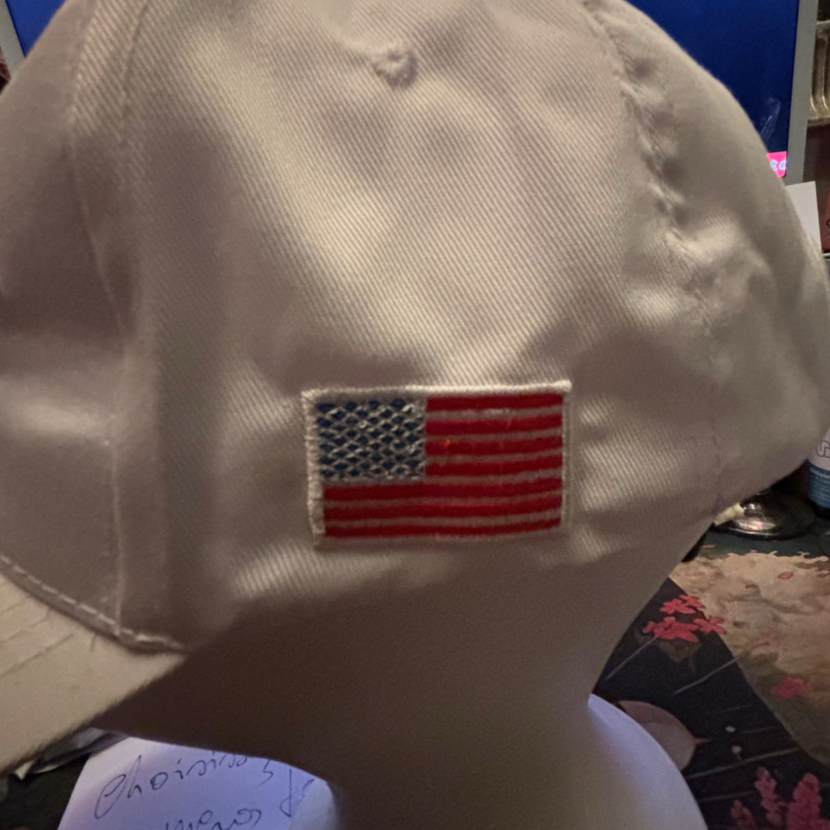 Casquette blanche classe... brodée et surpiquée