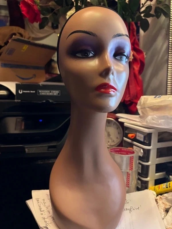 Tête de mannequin professionnelle - Teint hâlé - Taille 54