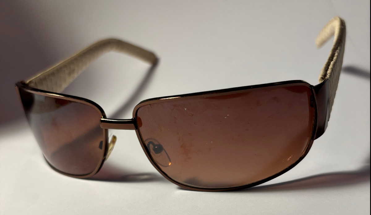 Lunettes de soleil élégantes branches texturées