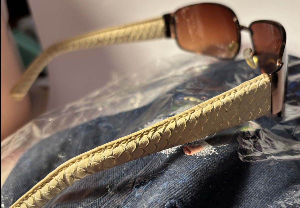 Lunettes de soleil élégantes branches texturées