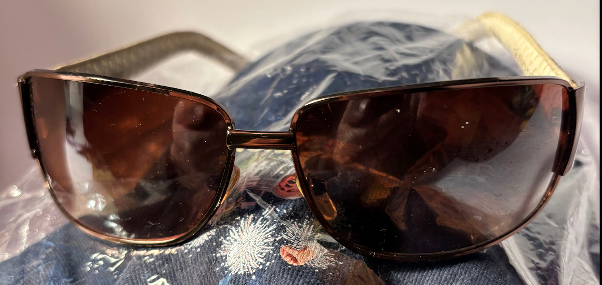 Lunettes de soleil élégantes branches texturées