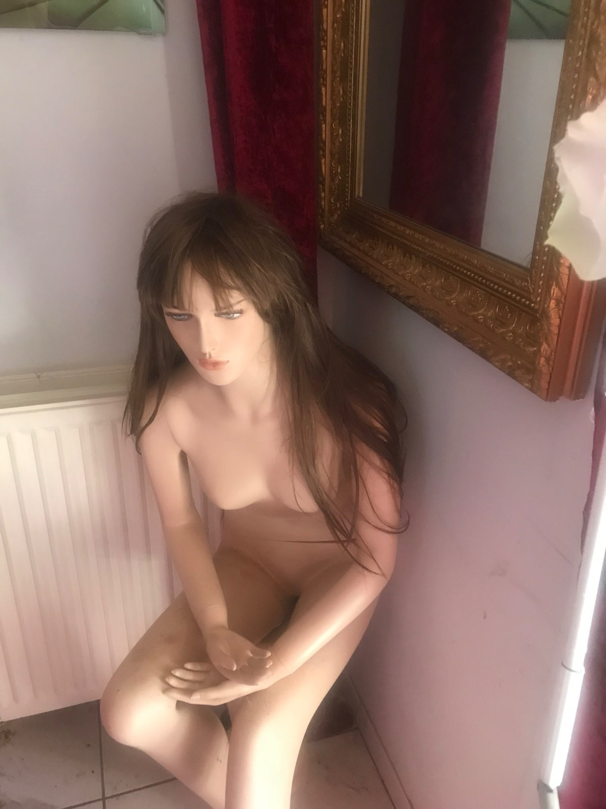 Mannequin femme assis réaliste + tabouret – État NEUF