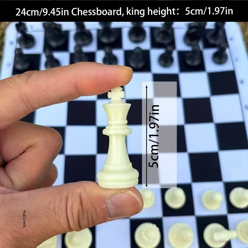 Jeu d'Échecs 32 Pièces – Échiquier Pliable Grand Format 50x50 cm, Sac en Toile & Dés