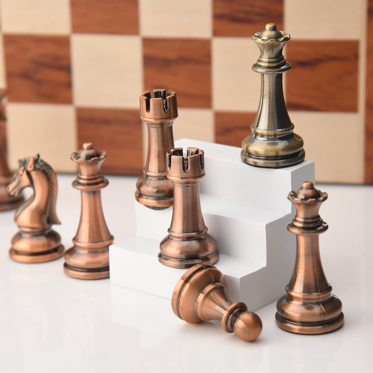 ♟️ Jeu d'Échecs Prestige 30 × 30 cm – Pièces Métal Massif & Coffret Bois Pliable