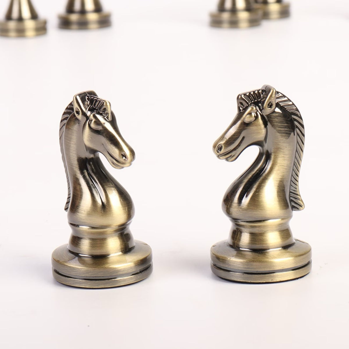 ♟️ Jeu d'Échecs Prestige 30 × 30 cm – Pièces Métal Massif & Coffret Bois Pliable